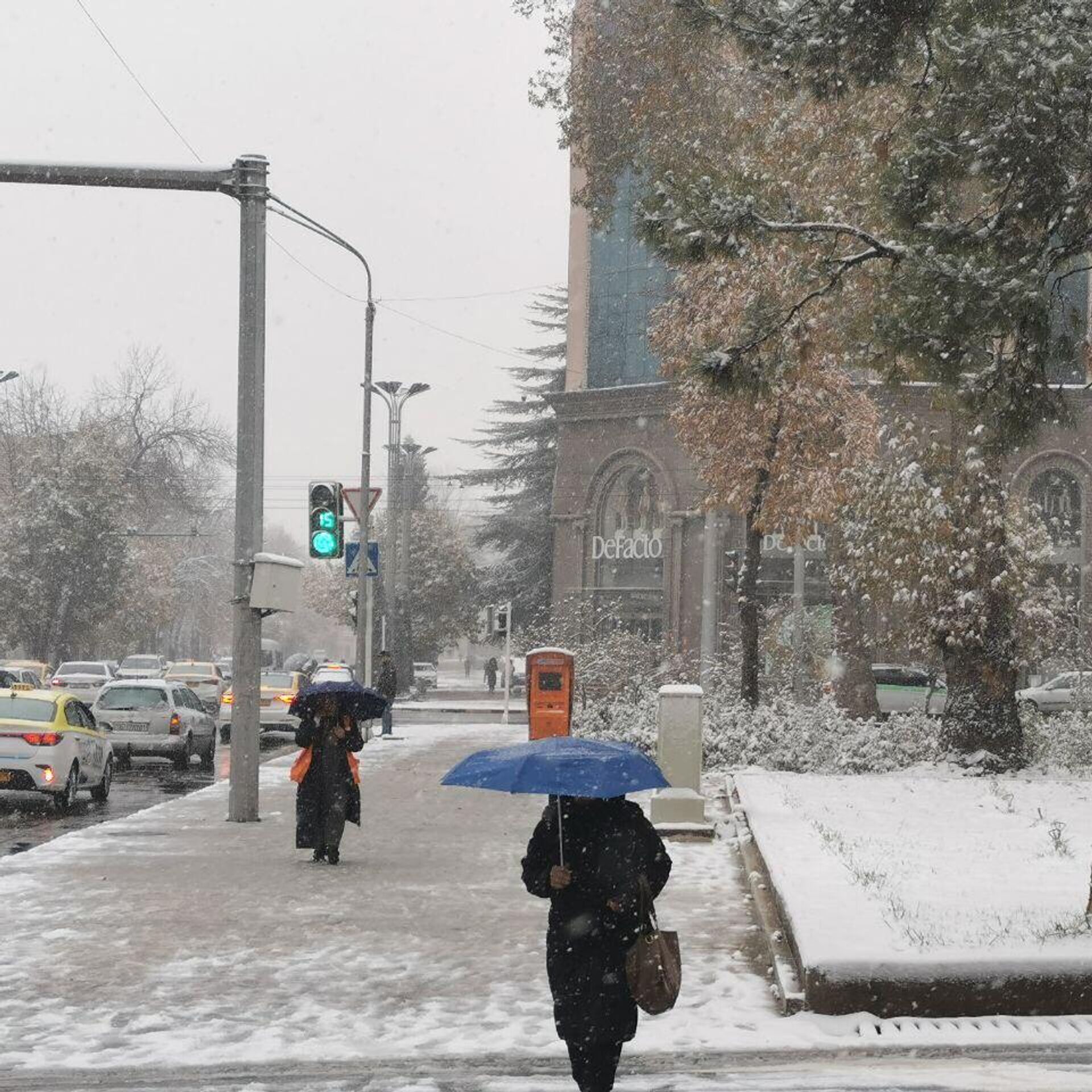 05 декабря 2023. Снег в Душанбе. Снегопад в Душанбе. Снег. Фотографии снега.