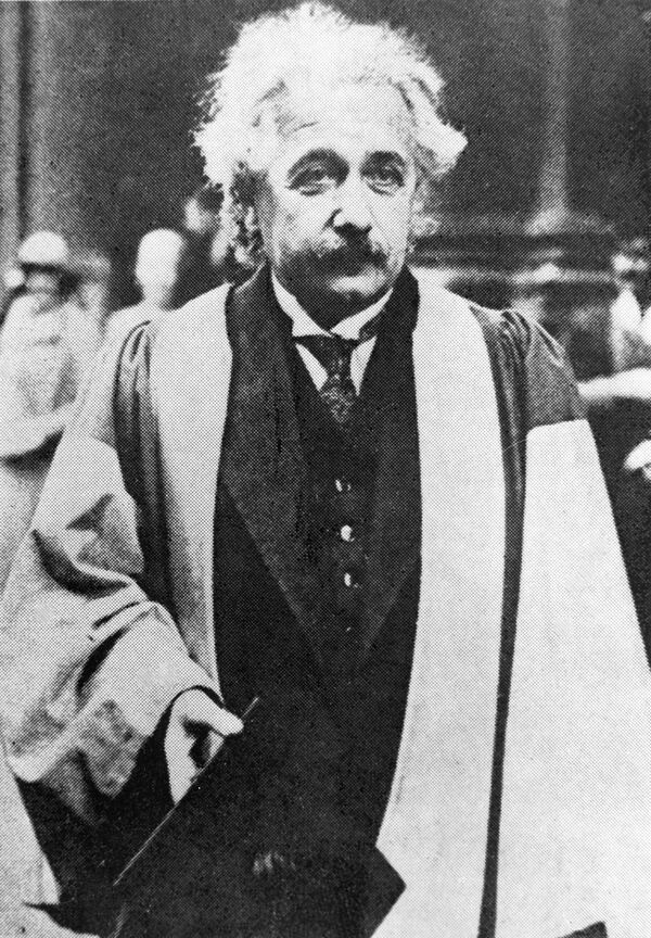 Альберт Эйнштейн, один из основателей современной теоретической физики и нобелевский лауреат. - Sputnik Таджикистан