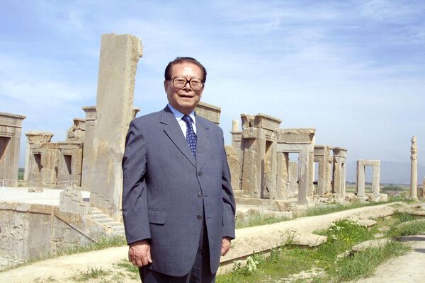 Экс-председатель КНР и бывший генеральный секретарь ЦК Коммунистической партии Китая Цзян Цзэминь умер 30 ноября в возрасте 96 лет. - Sputnik Таджикистан