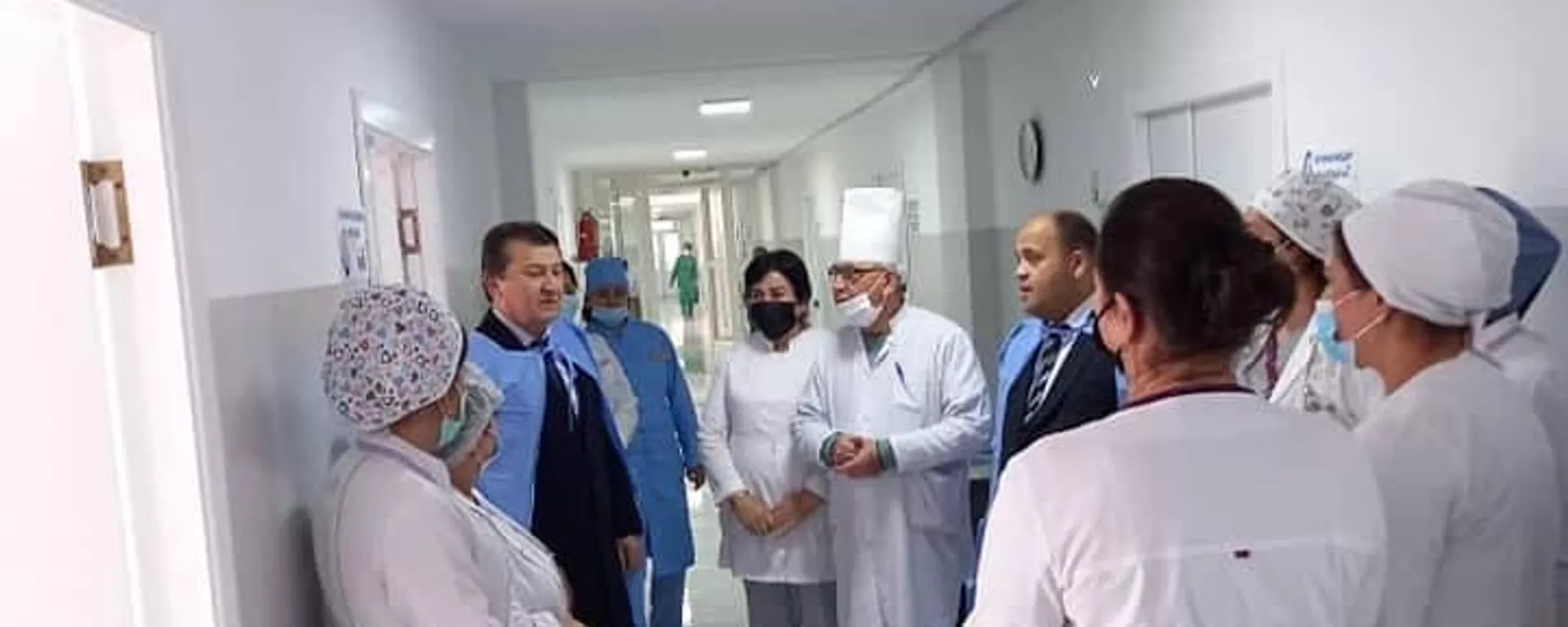 Шиносоии Ҷамолиддин Абдуллозода бо омодагии бемористонҳои Душанбе ба зимистон - Sputnik Тоҷикистон, 1920, 07.12.2022