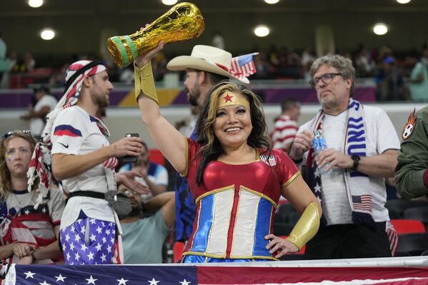 Американские фанаты перед матчем сборных США и Уэльса. - Sputnik Таджикистан