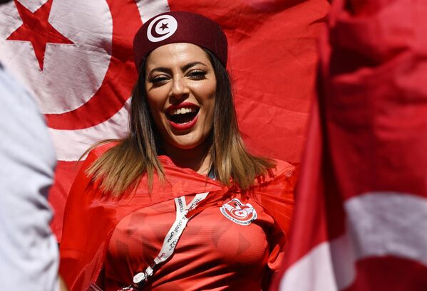 Болельщица сборной Туниса перед началом матча против Австралии. - Sputnik Таджикистан