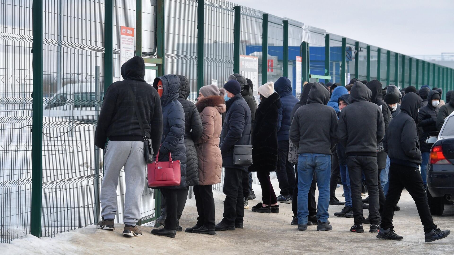 В Госдуме одобрили поправки о замене выдворения мигрантов на штраф