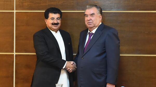 Президент Таджикистана Эмомали Рахмон встретился в Исламабаде с председателем парламента Пакистана Содиком Санджарони - Sputnik Таджикистан