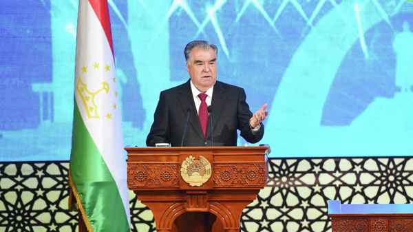 Выступление Рахмона перед парламентом страны 2022 год - Sputnik Таджикистан