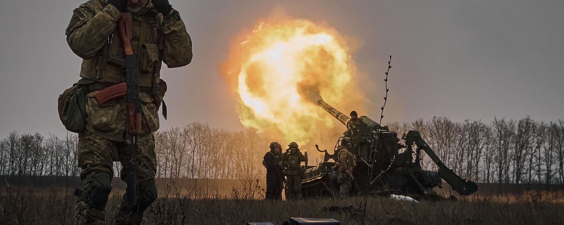 Украинские войска ведут артиллерийский огонь в районе Бахмута - Sputnik Тоҷикистон, 1920, 07.02.2023