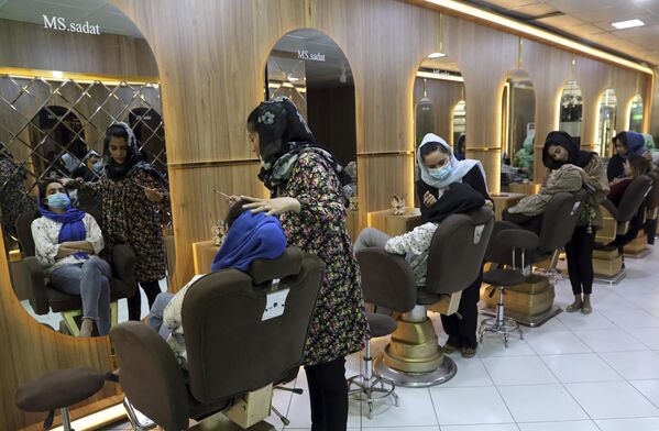 Они опровергли данные о планах закрыть салоны красоты по стране. - Sputnik Таджикистан