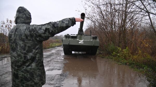 Военнослужащие МО РФ выполняют боевые задачи в Харьковской области - Sputnik Таджикистан