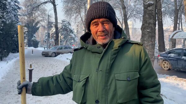Как душанбинцы спасаются от холода - Sputnik Таджикистан