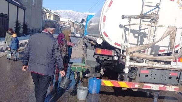 В некоторых районах Душанбе организована подача воды из-за аварий - Sputnik Тоҷикистон