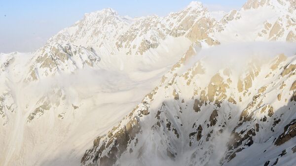 Снежный перевал в Таджикистане - Sputnik Таджикистан