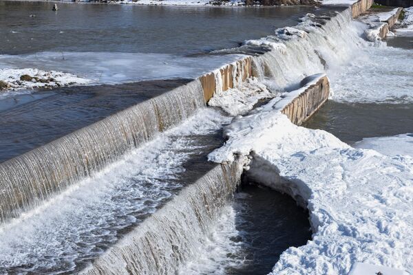 Аномальные январские морозы привели к замерзанию реки Гунт и нестабильности в работе ГЭС &quot;Памир-1&quot; и &quot;Хорог&quot;. - Sputnik Таджикистан