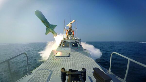 Запуск ракеты с судна во время военно-морских учений Ирана в Персидском заливе - Sputnik Тоҷикистон