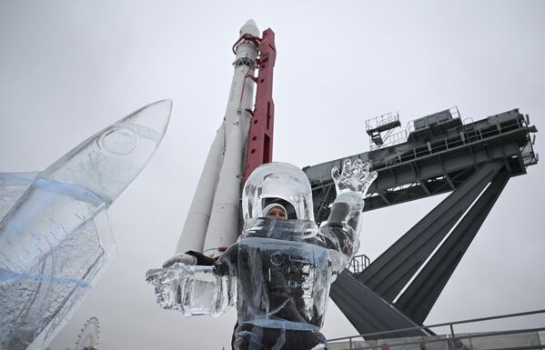 Выставка ледяных скульптур на ВДНХ в Москве. - Sputnik Таджикистан