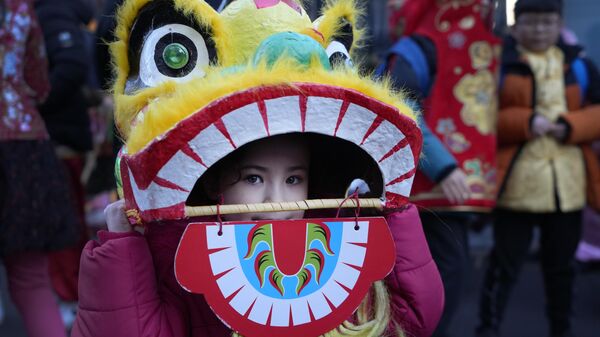 دختری در جشن سال نو به تقویم چینی در لندن - Sputnik Тоҷикистон