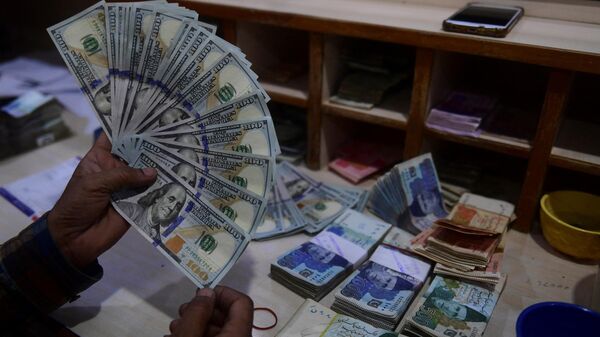 Долларовые купюры - Sputnik Таджикистан