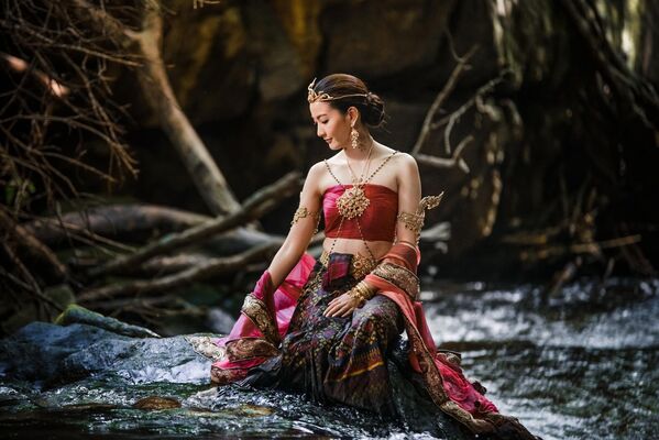 Самобытная тайская актриса Урассая Спербунд получила седьмое место в новом рейтинге.  - Sputnik Таджикистан