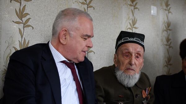 Посол России навестил старейшего в Таджикистане ветерана Великой Отечественной войны - Sputnik Таджикистан