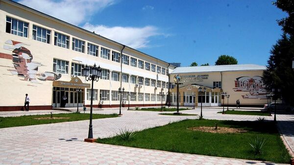 Таджикский международный университет иностранных языков имени Сотима Улугзода - Sputnik Таджикистан