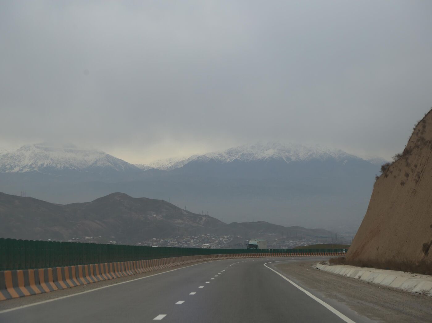 Узбекистан намерен активизировать транзит автоперевозок через Афганистан