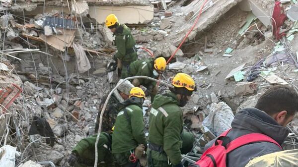 Спасатели из стран ближнего зарубежья помогают пострадавшим от землетрясений в Турции и Сирии - Sputnik Тоҷикистон