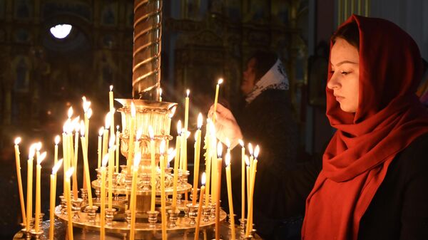 Жители Донецка празднуют Пасху - Sputnik Таджикистан