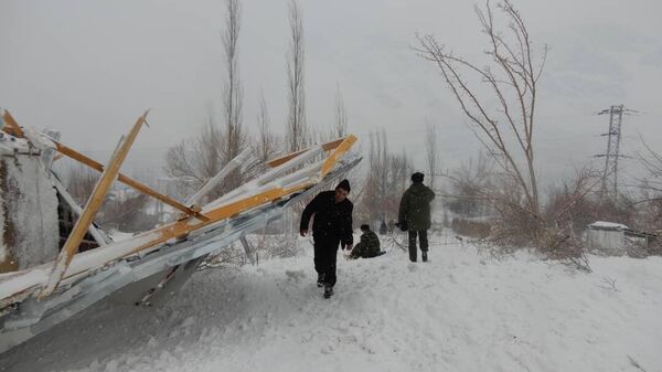 Последствия схода снежной лавины на городе Хорог - Sputnik Таджикистан