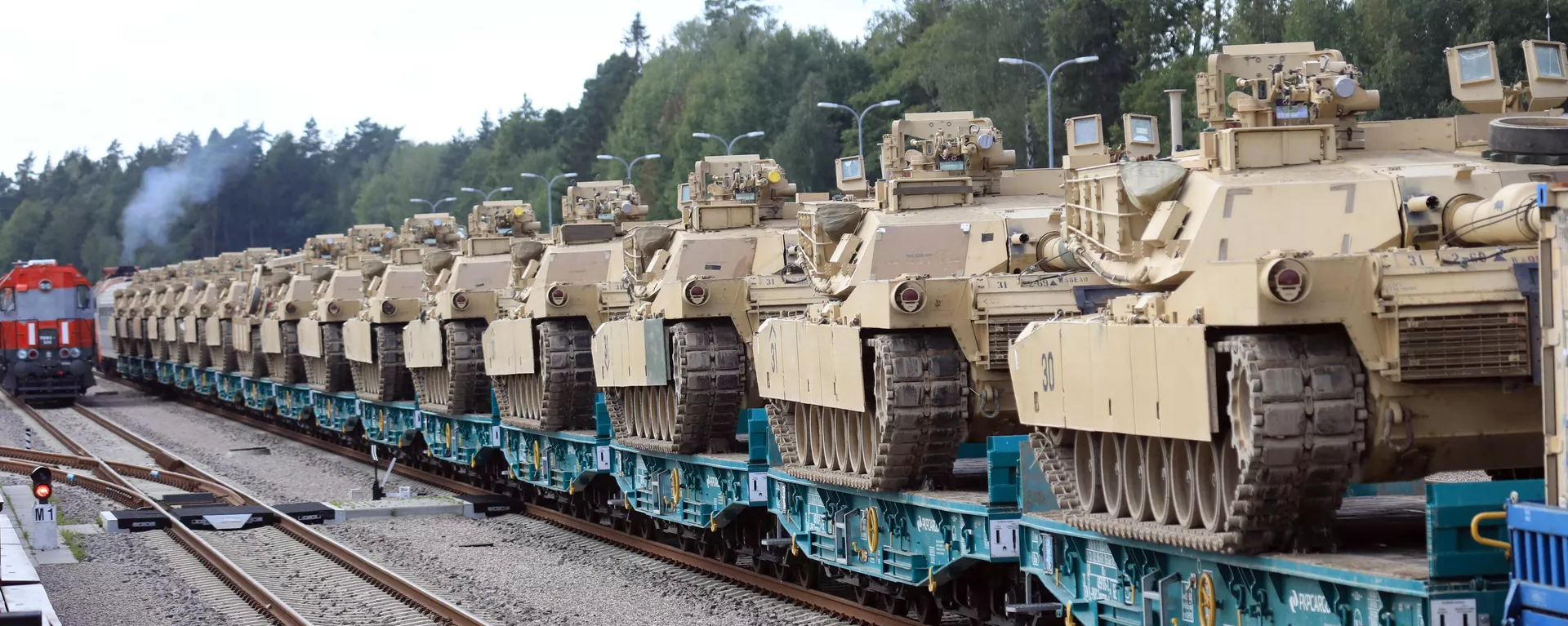 Танки Abrams армии США 2-й бригады 69-го полка 2-го батальона на железнодорожной станции в Литве - Sputnik Тоҷикистон, 1920, 09.08.2023