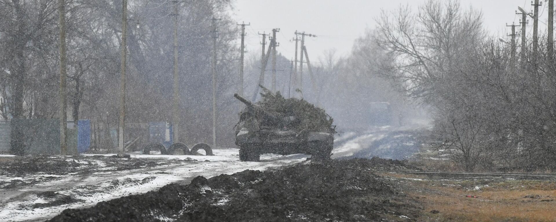 Боевая работа танка Т-72 вооруженных сил РФ в южном секторе специальной военной операции - Sputnik Таджикистан, 1920, 25.12.2023