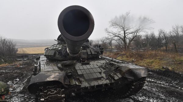 Боевая работа танка Т-72 вооруженных сил РФ в южном секторе специальной военной операции - Sputnik Тоҷикистон
