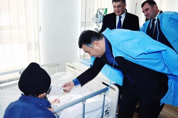 Расулзода ба осебдидагон шифои комил хоста, таъкид намуд, ки аз ғамхории ҳукумат бархӯрдор хоҳанд буд. Расулзода ба осебдидагон шифои комил хоста, таъкид намуд, ки аз ғамхории ҳукумат бархӯрдор хоҳанд буд. - Sputnik Тоҷикистон