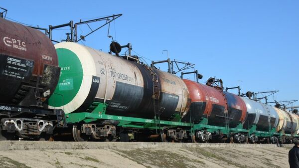 Поезд с нефтепродуктами - Sputnik Таджикистан