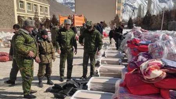 В ГБАО раздали гуманитарную помощь пострадавшим от землетрясений - Sputnik Таджикистан