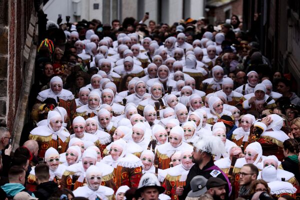 Карнавал в Бенше, Бельгия. - Sputnik Таджикистан