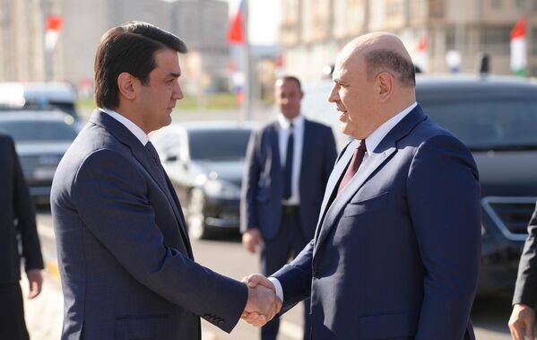Сразу после этого Мишустин встретился с председателем верхней палаты парламента Таджикистана Рустамом Эмомали. - Sputnik Таджикистан