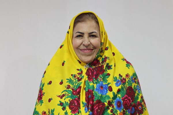 Женщина в традиционной одежде азербайджанской провинции Ирана. - Sputnik Таджикистан