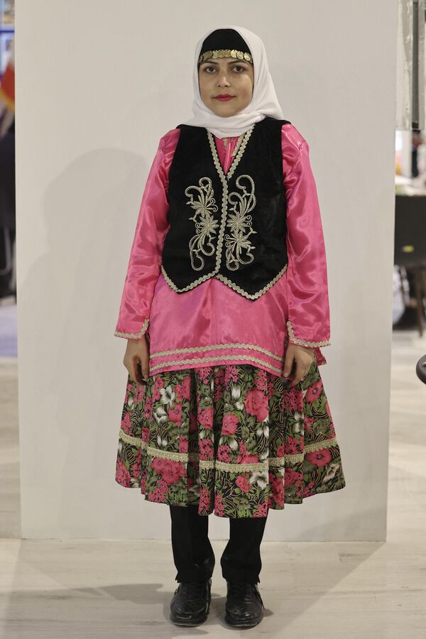 Традиционные костюмы иранок варьируются от региона к региону. - Sputnik Таджикистан