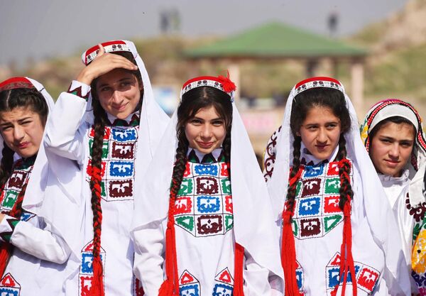 Всегда естественны и самобытны девушки из Таджикистана.  - Sputnik Таджикистан