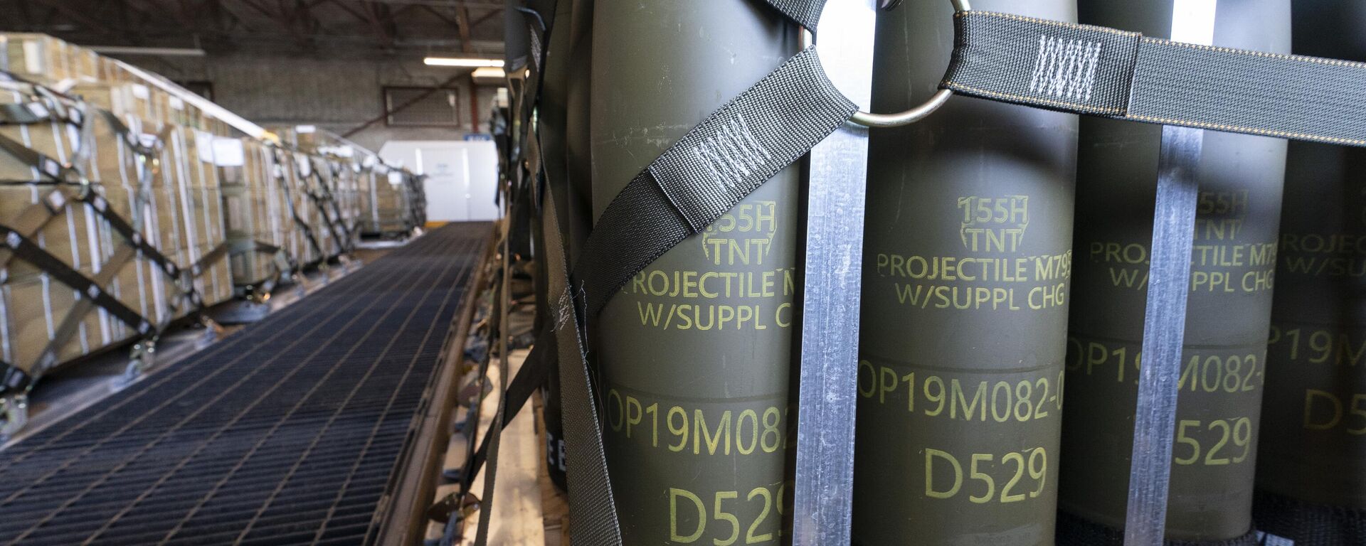 155-миллиметровые снаряды производства США. - Sputnik Тоҷикистон, 1920, 12.03.2026