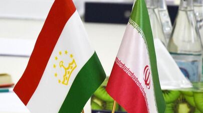 Флаги Ирана и Таджикистана