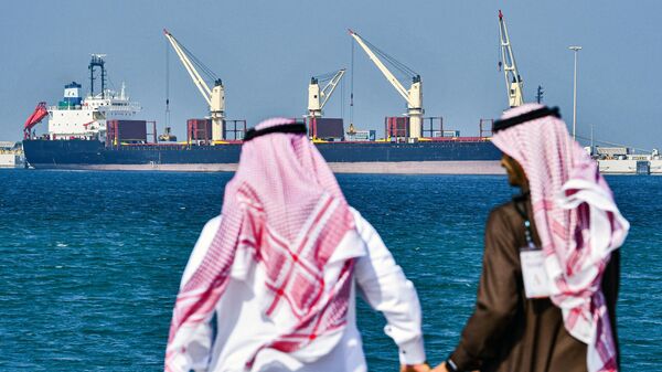 Нефтяной танкер в порту Рас аль-Хайр, Саудовская Аравия - Sputnik Тоҷикистон