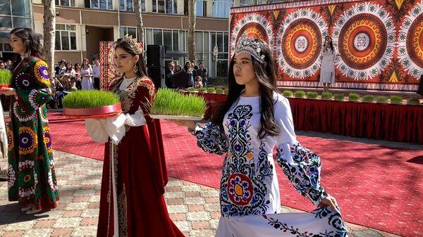 В Российско-таджикском славянском университете отметили Навруз - Sputnik Таджикистан