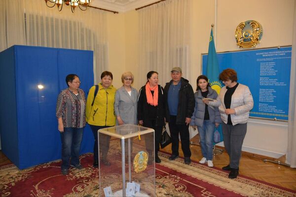 Благодаря этому у граждан республики есть возможность проголосовать не только за партийных, но и за независимых кандидатов. - Sputnik Таджикистан