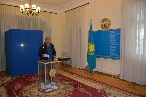 Выборы депутатов в парламент Казахстана впервые за 19 лет проходят по смешанной системе. - Sputnik Таджикистан