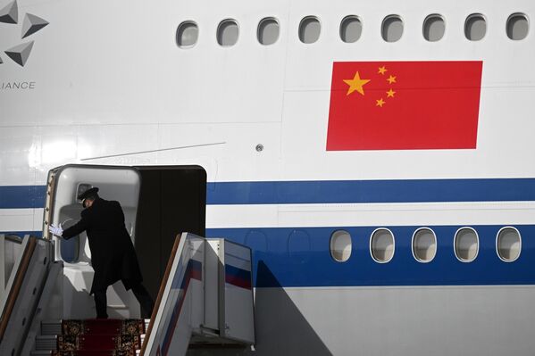 Будучи впервые избранным на должность председателя КНР, первый зарубежный визит в 2013 году Си Цзиньпин тоже совершил в Россию. - Sputnik Таджикистан