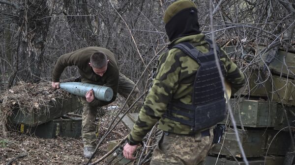 Украинские артиллеристы под Бахмутом - Sputnik Таджикистан
