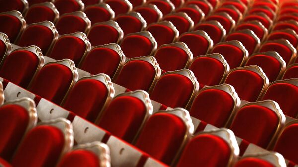 Кресла в зрительном зале театра, архивное фото - Sputnik Тоҷикистон