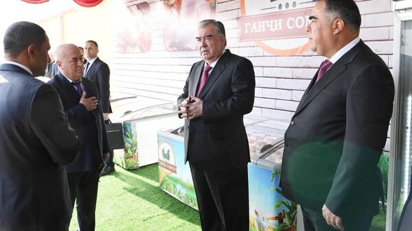 Президент Таджикистана Эмомали Рахмон в Согдийской области - Sputnik Таджикистан
