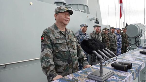 Председатель КНР Си Цзиньпин наблюдает за военно-морским парадом в четверг в Южно-Китайском море, архивное фото - Sputnik Тоҷикистон