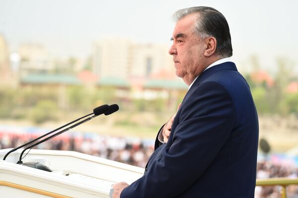 Он пожелал каждой семье счастья, новых свершений, наврузовского изобилия и плодородия. - Sputnik Таджикистан